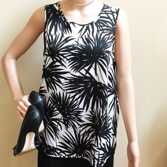 Michael Kors Black And White Sleeveless Tunic - Picture 2 of 5